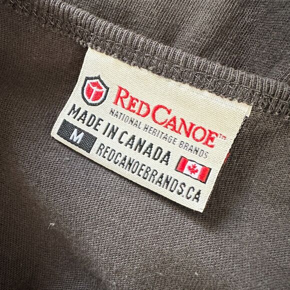 Red Canoe Top Women M Gray Cotton Classic Tee Round Neck Canada Maple Leaf NWOT - Picture 3 of 8